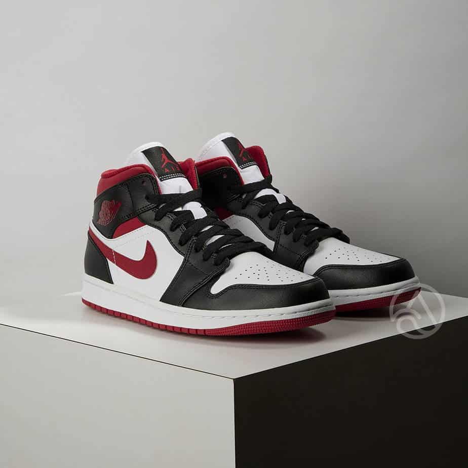 Nike Air Jordan 1 Mid Metallic Red